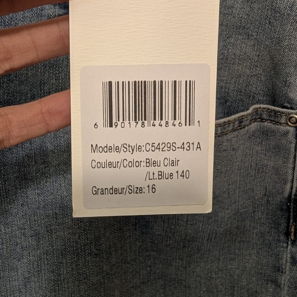 Charli B Bootcut Asymmetrical Raw Hem Light Blue Denim Jeans 30" Inseam Size 16 - Picture 6 of 10
